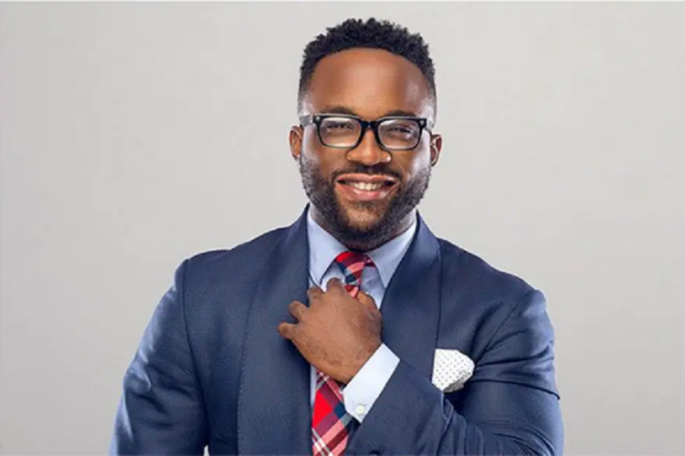 Image de Célébrités. Iyanya, le chanteur nigérian, fait son grand retour sur la scène musicale avec son nouvel EP intitulé "Love and Trust". Après le succès de son dernier EP "The 6th Wave", sorti il y a sept mois, Iyanya annonce son nouveau projet via les réseaux sociaux. L'EP de six pistes comprend des collaborations avec Joeboy et BNXN, et Iyanya exprime sa gratitude envers son équipe et les producteurs qui ont contribué à l'album. Avec des singles précédents ayant accumulé des millions de streams, l'ascension d'Iyanya ne passe pas inaperçue. Quel sera l'impact de son retour sur la scène musicale et comment cela affectera-t-il sa carrière ?