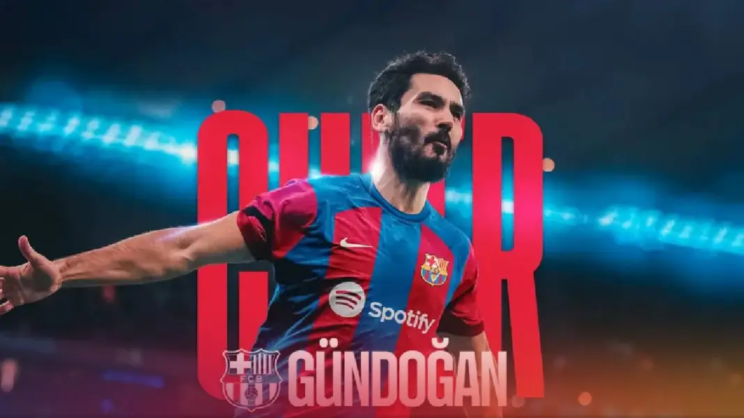 Image de Football. Dans un communiqué officiel, le FC Barcelone a confirmé l'arrivée d'Ilkay Gündogan, milieu de terrain allemand, pour les deux prochaines saisons, avec une année supplémentaire en option. Cette signature constitue un renfort majeur pour le club catalan, qui trouve en Gündogan le remplaçant idéal de Sergio Busquets. Avec son palmarès impressionnant, incluant un triplé avec Manchester City et la première Ligue des champions remportée par le club, Gündogan est reconnu comme l'un des meilleurs milieux de terrain des dernières années. Son arrivée renforce le milieu de terrain du Barça et offre de nouvelles perspectives pour l'équipe. ¨Pensez-vous que cette acquisition profitera vraiment au FC Barcelone ?