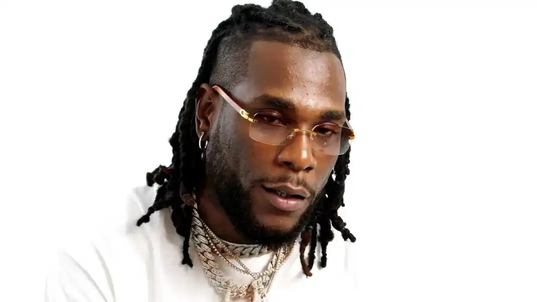 Image de Célébrités. L'artiste nigérian Burna Boy remporte pour la quatrième fois consécutive le prix du meilleur artiste international aux BET Awards 2023. Face à des concurrents tels qu'Aya Nakamura, Stormzy et Ella Mai, Burna Boy se démarque avec sa musique percutante et son style unique. Son succès international est le fruit de son talent indéniable et de son travail acharné. En recevant personnellement le prix lors de la cérémonie, il consolide sa position en tant que figure emblématique de la musique africaine et repousse les frontières culturelles. Pensez-vous que cette consécration est méritée ?