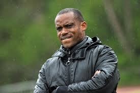 Image de Football. Sunday Oliseh, nommé sélectionneur du Nigeria en juillet dernier, a officiellement démissionné de son poste en raison de salaires impayés mais surtout de ses relations conflictuelles avec la Fédération nigériane de football. Les Super Eagles devront se trouver un nouvel entraîneur pour préparer dans de meilleures conditions la CAN 2017 qui s’annonce.