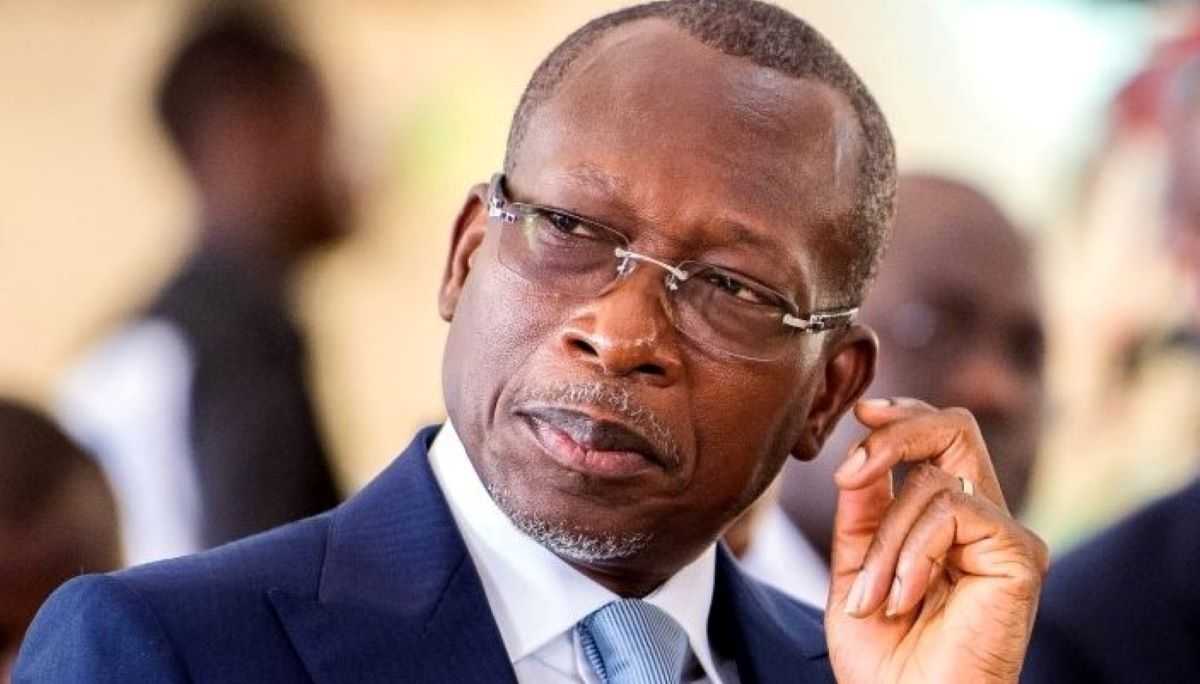 Image de Politique. La succession de Patrice Talon, président du Bénin, est déjà un sujet de débat parmi la classe politique. Un sondage effectué par "Caricature Président 26" dans le département du Zou a révélé 10 critères essentiels pour les citoyens de cette région lors du choix du prochain président. Ces critères incluent, entre autres, le soutien aux artisans, la promotion de l'emploi des jeunes et la révision du système éducatif béninois. Bien que certains noms soient évoqués pour la présidence, aucun candidat ne s'est encore officiellement déclaré, y compris Olivier Boco, qui semble être un favori potentiel. Que pensez-vous de ces critères ?