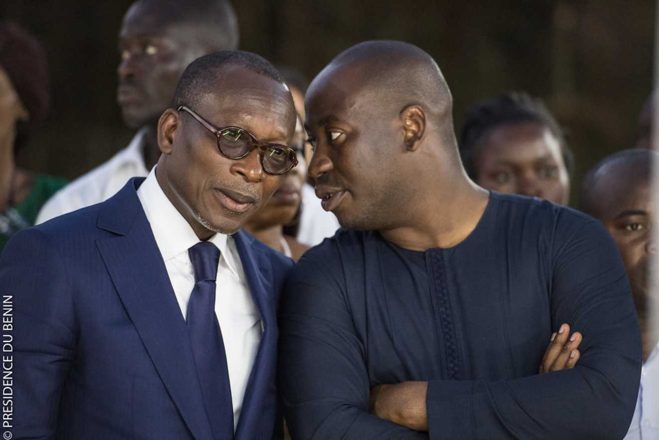 Image de Politique. Le porte-parole du gouvernement béninois, Wilfried Léandre Houngbédji, a expliqué la démission d'Oswald Homeky du gouvernement. D'après ces propos, cette décision fait suite à une divergence d'opinions avec le président Patrice Talon, liée à ce qu'on considère comme une attitude politique en contradiction avec la réforme du système partisan. Le président Talon a averti Homeky de la menace que cela représentait pour la réforme du système partisan, mais l'ancien ministre des Sports a préféré démissionner. Sa prise de position en faveur d'une éventuelle candidature de l'homme d'affaires Olivier Boco a été perçue comme un non-respect de la discipline de groupe au sein des partis politiques, ce qui a conduit à sa démission. Quelle est votre analyse de la situation et que pensez-vous de la réforme du système partisan au Bénin ?